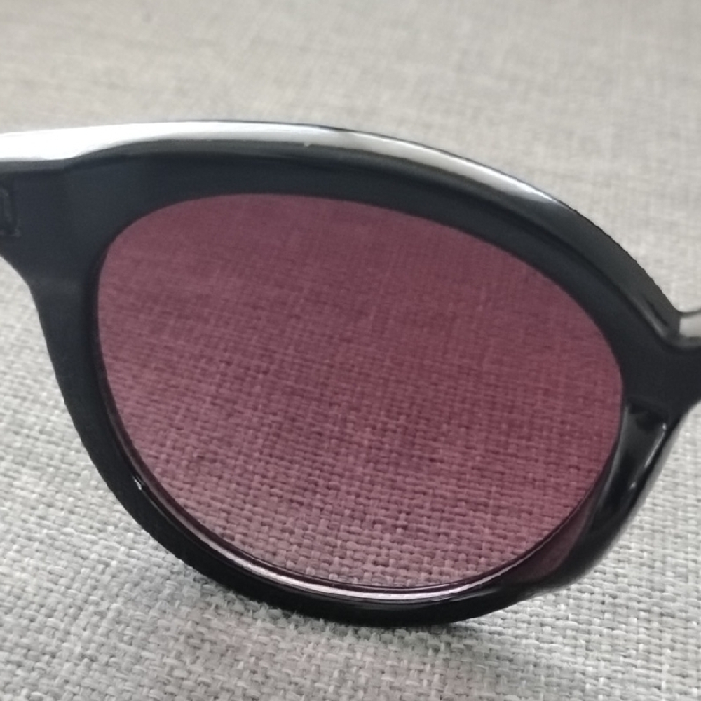Oscar de la Renta Black Sunglasses with Gold Accents - Picture 7 of 11